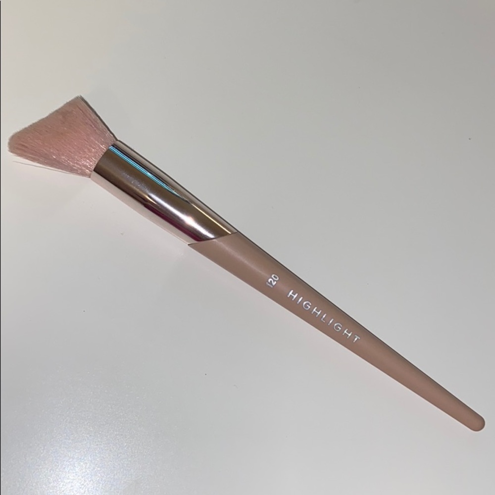 Fenty beauty 120 highlight brush